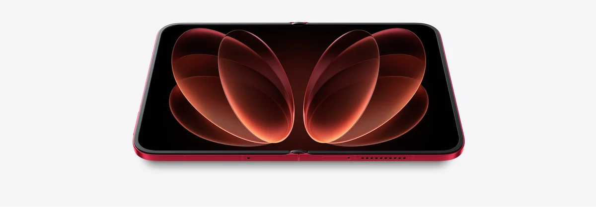 Xiaomi 18 Fold مفتوحاً